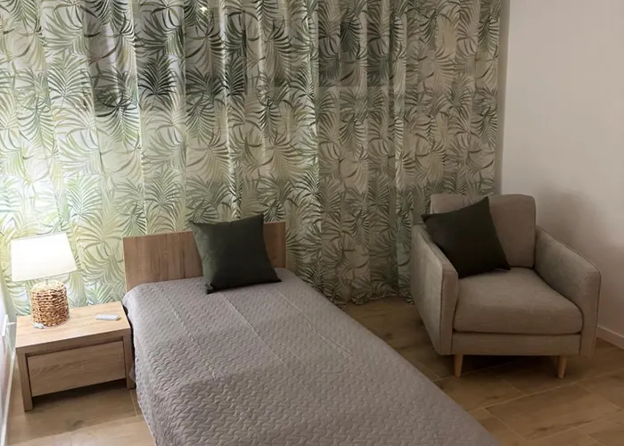 Giles Namai 아파트